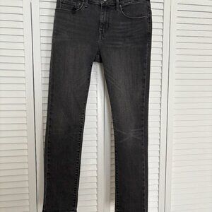 Levi's classic mid-rise skinny, size 6 short- W28 & L28. ( Sale ends 9/1/25 )